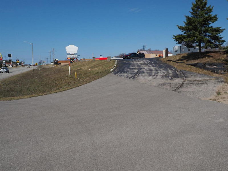 Sunset Motel - Real Estate Photos - Old Sign Still There (newer photo)